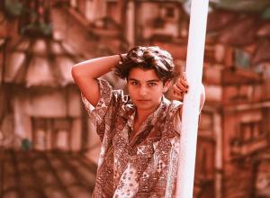 When noticing tightening on their penis' skin and a change in length, some boys consider it a disease and fear talking about this. They keep it to themselves and no one in their families notices the pubertal change they go through. The curious talk remains inside the peer circle.