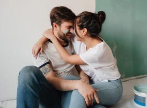  Men also like to be praised just as women do. They might not exude shyness and delicacy but they long to be pampered and cared for. Finding the right words to compliment your man is not as tricky as the world has represented it, it just has to come from and be felt by your heart. Your man needs to be appreciated when he does something good, be it in bed or in the kitchen. His love for you will be multiplied if he sees you noticing all the things he puts effort into.