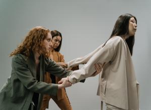 Being a woman comes with lots of struggles, not only the regular ones but more close to our comfort and ease. Following fashion trends along with not losing our true selves doesn't stick always nicely. Now you would have got a hint about what we are talking about. Yes, we are here to discuss the most common and girly fashion wear issues to let know our Queens that we all are in this together. 