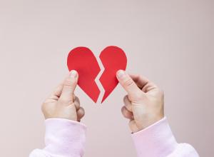 Quarrels on small things are a sign of a bad relationship, you should understand this