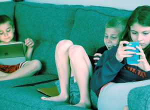 Why Are Children Glued to Mobile Screens and What Can Parents Do?