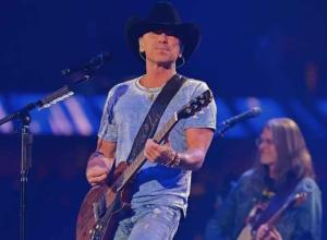 Kenny Chesney residency, Las Vegas Sphere, 2025 concert, country music, immersive concert experience, Sphere residency, Kenny Chesney live, Las Vegas events, Kenny Chesney tour, Sphere Las Vegas tickets, country music residency, Las Vegas concerts 2025, immersive music experience, Kenny Chesney Sphere tickets, Las Vegas entertainment news.