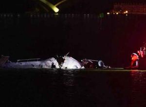 Deadly Mid-Air Collision Over Potomac River: Rescue Efforts Continue Amid Freezing Conditions 