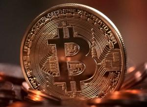 Bitcoin Plummets Below $90,000 - Crypto Market Faces Major Crash Amid Turbulence and Security Breaches