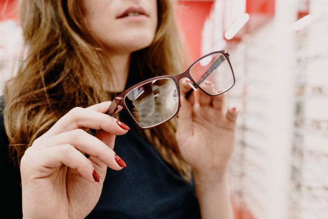 Glasses Glamour: Decode the Allure of Women in Eyewear