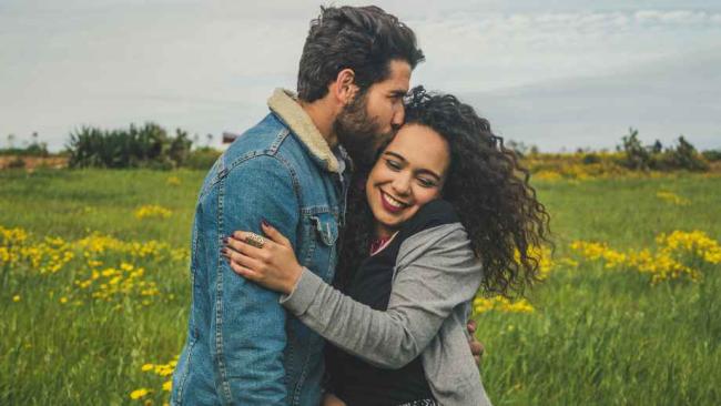 11 Phrases Empowered Women Use to Captivate Men's Attention