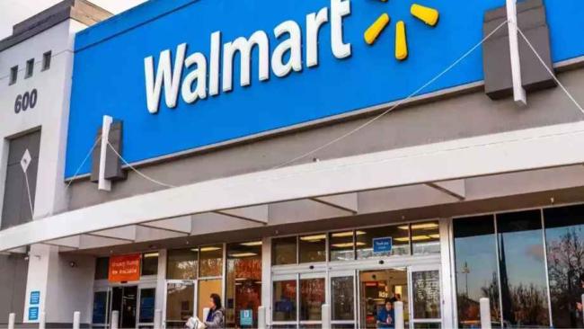 Walmart's Q4 Earnings Surpass Expectations Amid High-Income Shopper Surge; Cautious Outlook for Fiscal 2026